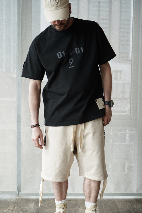 short sleeve loose fit tee shirt. black