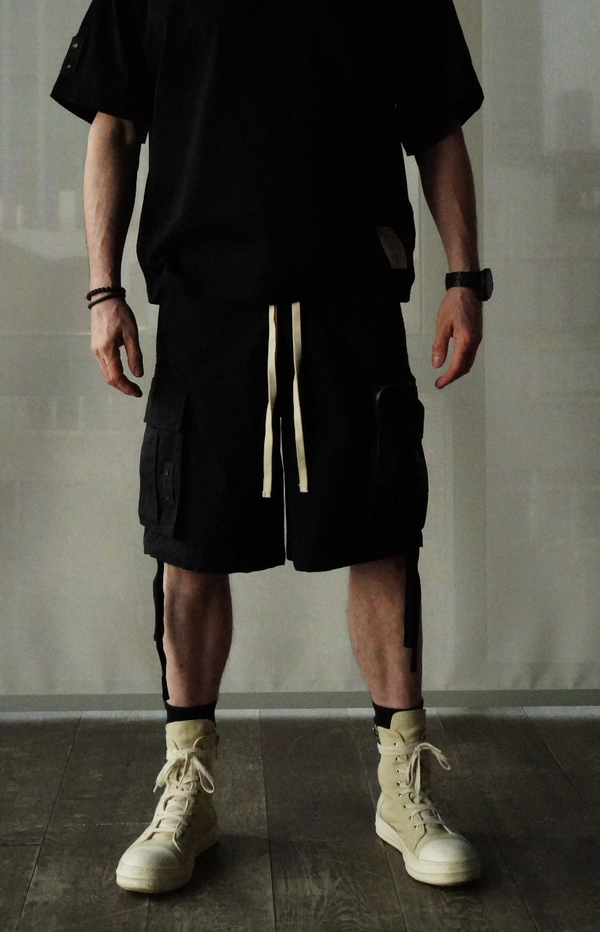 cargo short. black